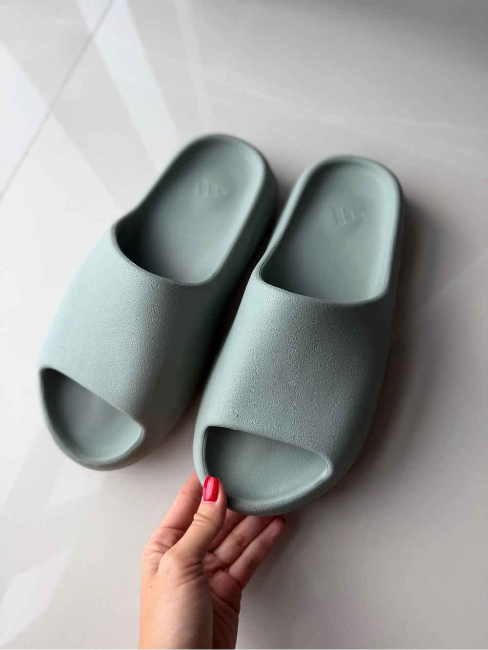 Yeezy slide in light grey